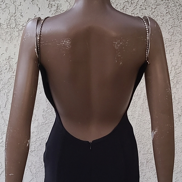 Black Bodyhugging Slinkly Gown - Picture 8 of 15